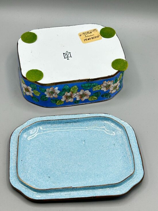 Cloisonne trinket box blue - Gem Vintage Cloisonne Box Jewelry Trinket Box Blue Base Dogwood Flowers Design